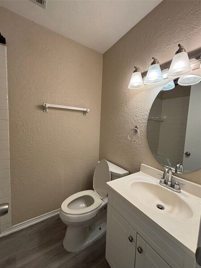 Building Photo - 409 Bellmar Ln