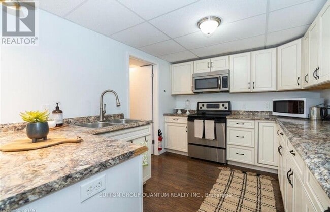 Building Photo - 1176 Birchwood Dr