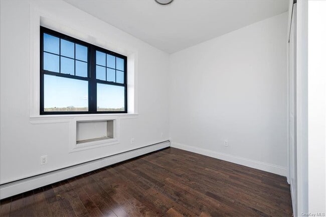 Building Photo - 2115 Burr Ave