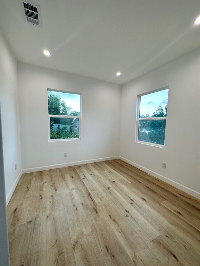 Guest Bedroom - 1621 Ewing St