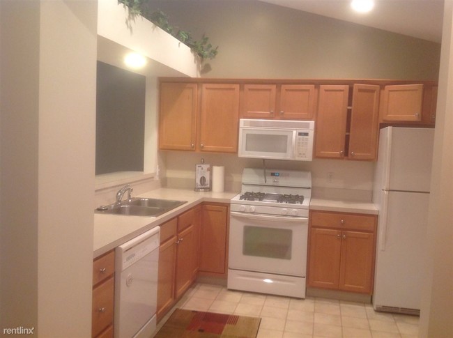 Building Photo - 402 Abbey Mill Dr SE