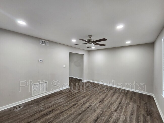 Building Photo - 141 Peyton Pl SW