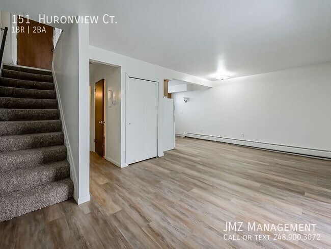 Foto del edificio - 151 Huronview Ct