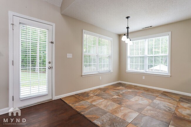 Building Photo - 2060 Club Bay Dr