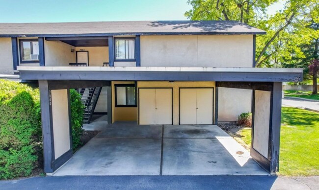 Foto del edificio - Updated Apartment with Community Pool!