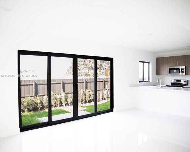 Foto del edificio - 238 NW 11th Ct