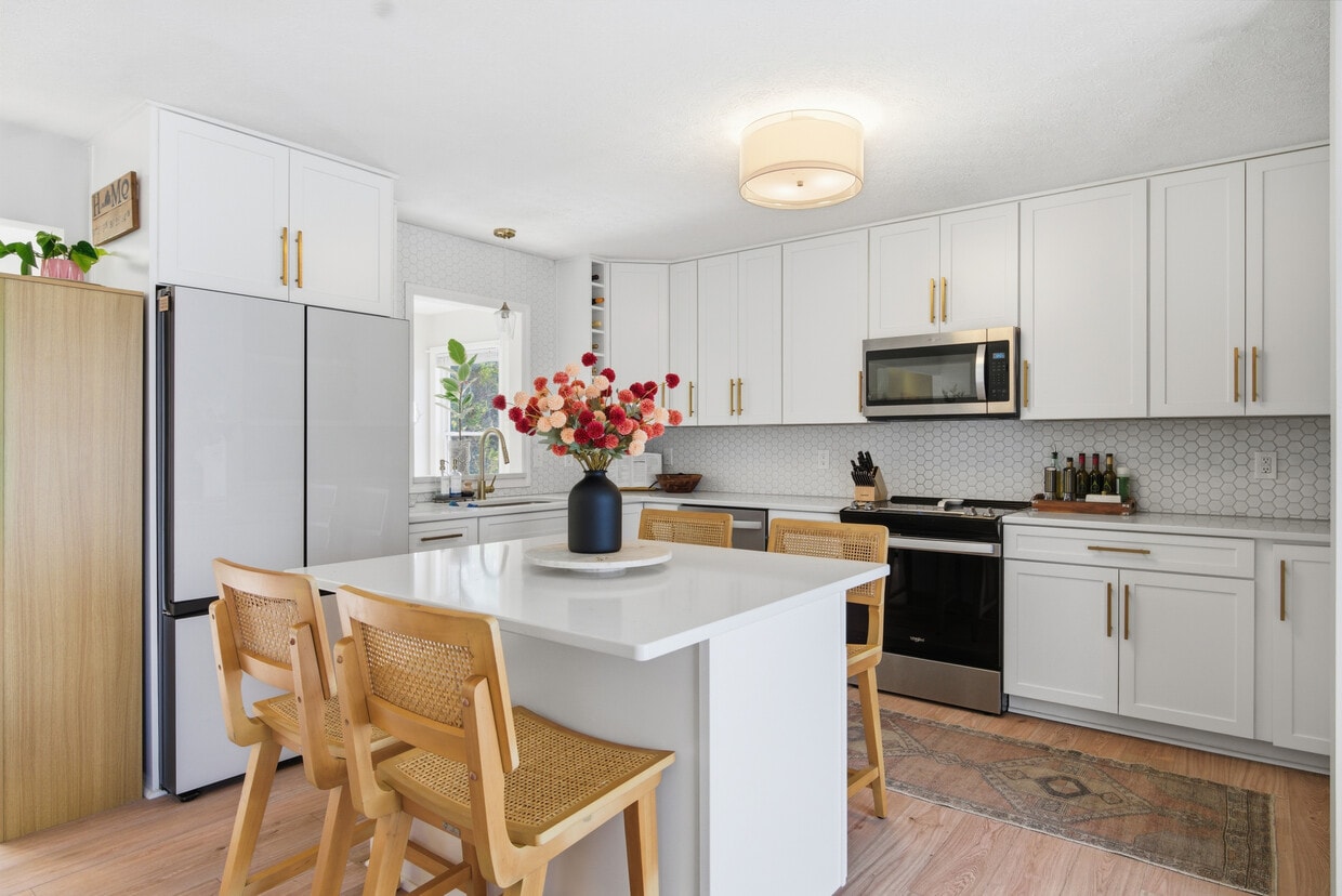 Photo - 1005 Redbud Rd (Blacksburg, VA)