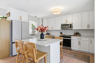 Building Photo - 1005 Redbud Rd