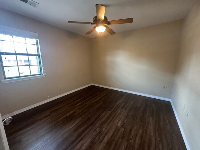 Foto del edificio - 218 E 16th St
