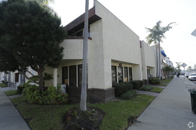 Building Photo - 1600-1604 Cabrillo Ave SE