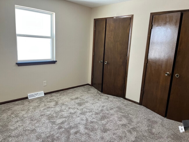 Building Photo - 8905 Haskins St