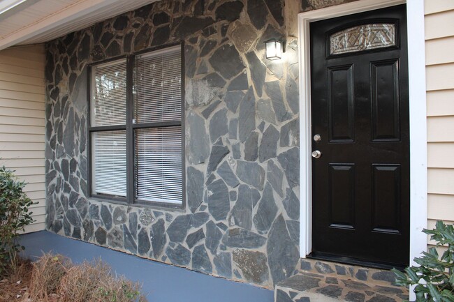 Building Photo - 4BR Ranch in Ellenwood