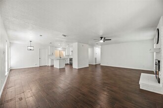 Building Photo - 15362 Meadow Village Dr