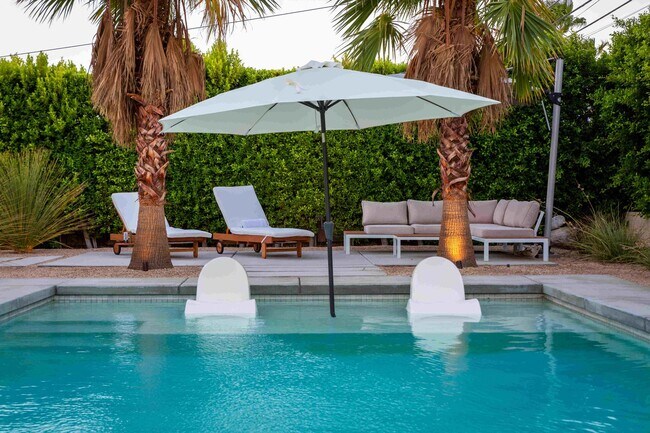 Foto del edificio - Luxury Oasis with Pool in Palm Springs