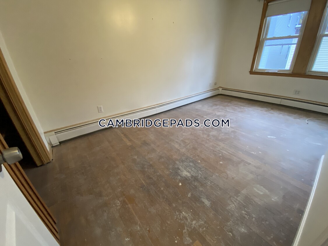 Primary Photo - 161 Otis St