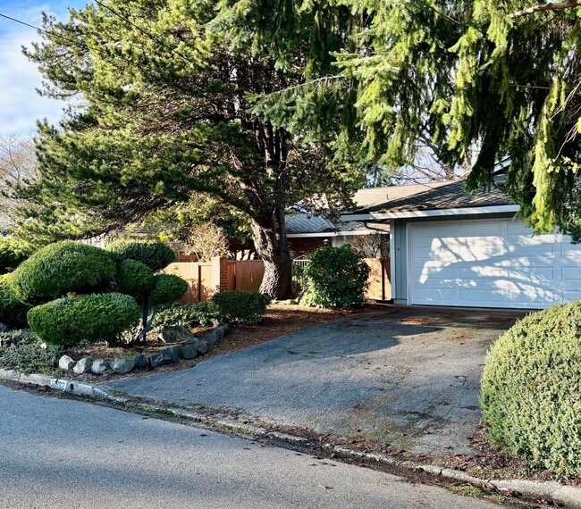 3 Bed / 2.5 Bath Bellevue rambler $3,895/month - 3 Bed / 2.5 Bath Bellevue rambler $3,895/month House