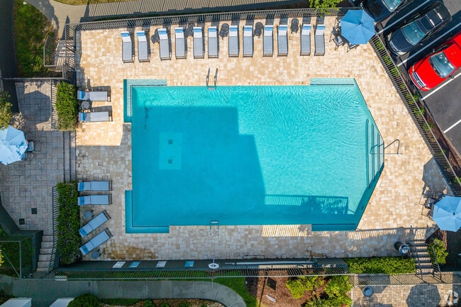 Building Photo - Vetra West End