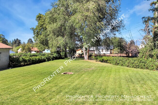 Building Photo - Updated 3 Bed, 2 Bath Roy Home