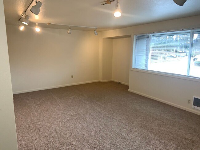 Foto del edificio - Freshly Updated 2 Bed w/ Granite + W/S/G Included – Available Early May!
