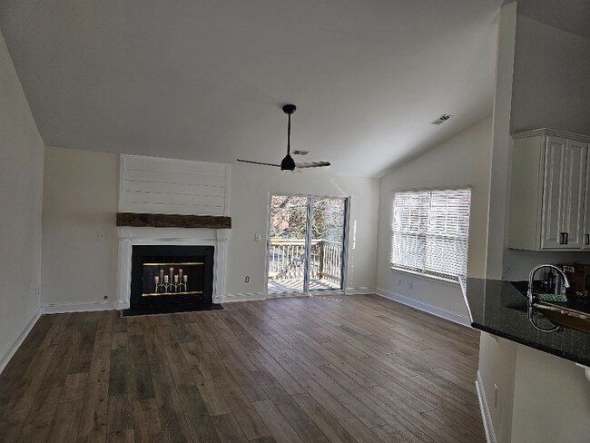 Foto del edificio - 203 Fernwood Pl