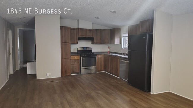 Foto del edificio - 1845 NE Burgess Ct