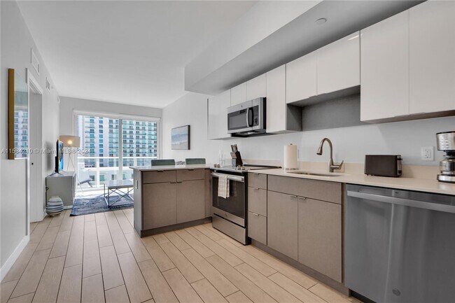 Kitchen - 321 NE 26th St
