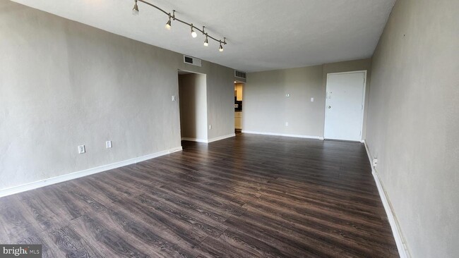 Foto del edificio - 3322 Forest Ln