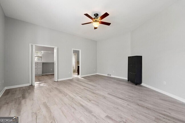 Building Photo - 880 Melody Ln