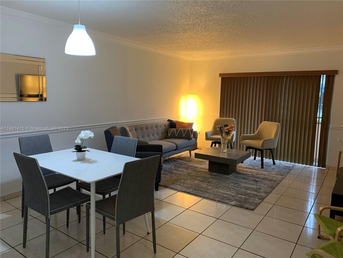 Foto principal - 403 NW 72nd Ave