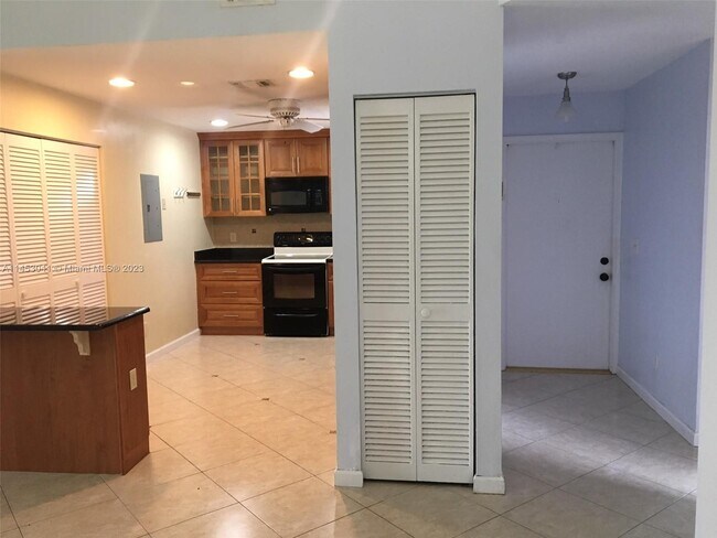 Building Photo - 9665 Riverside Dr