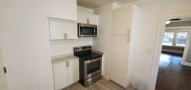 Building Photo - 1335 W 106th St
