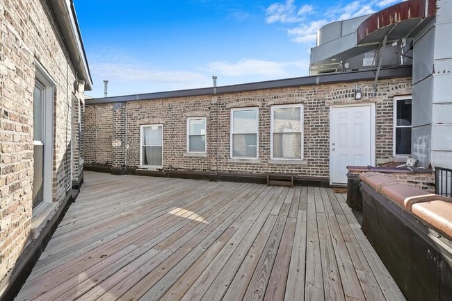 Building Photo - 3906 W Belmont Ave