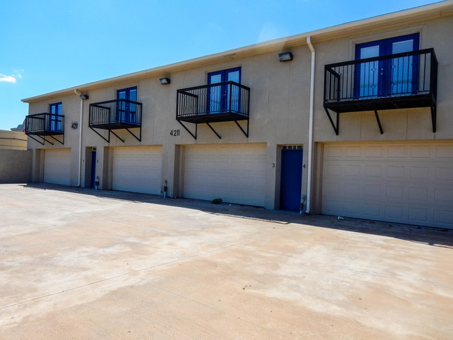 Building Photo - 4211 Gaston Ave