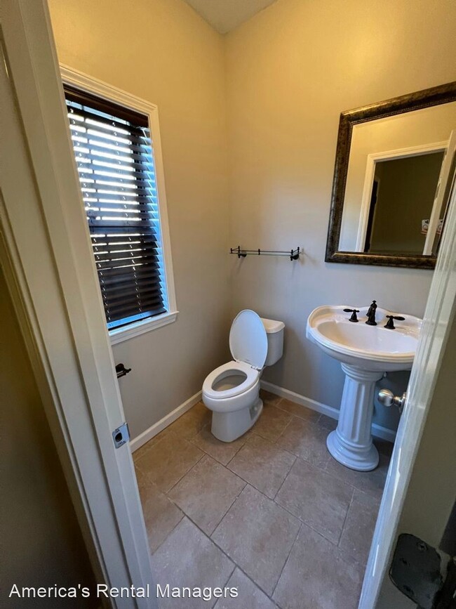 Building Photo - 3 br, 2.5 bath House - 328 Amber Lane