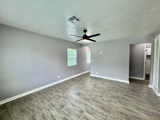 Foto del edificio - 2144 Westchester Dr