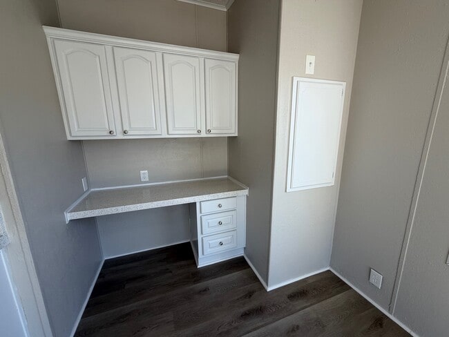 Building Photo - 2035 Red Cedar Dr