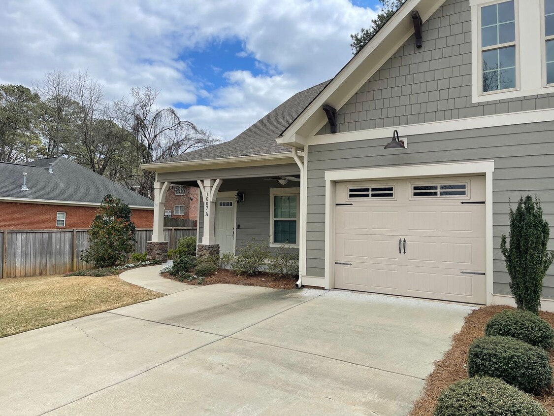 Primary Photo - Like new townhouse.