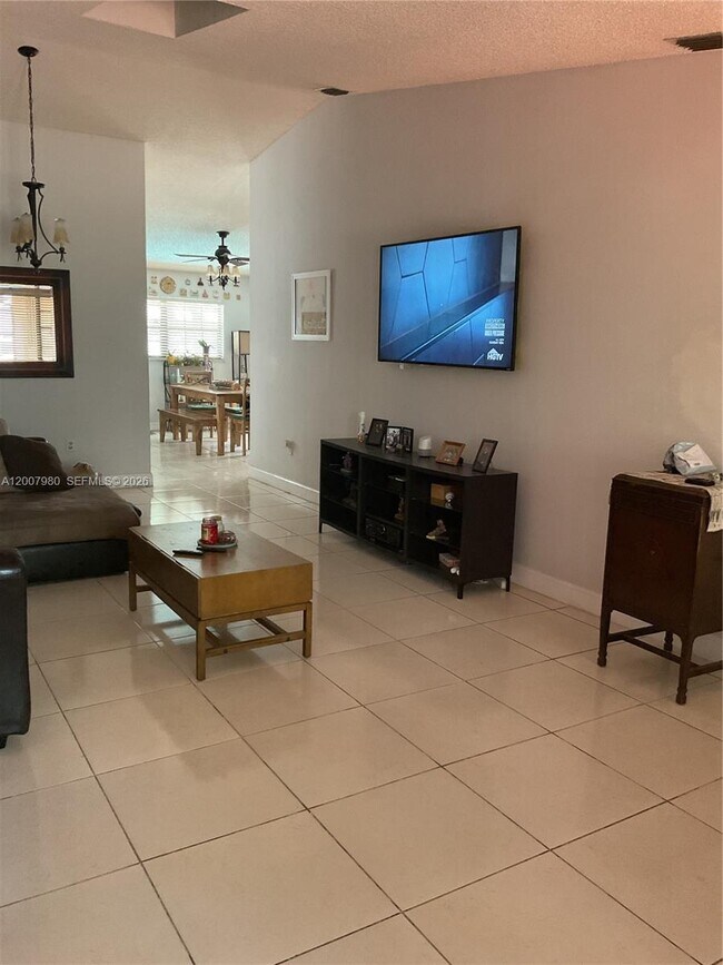 Foto del edificio - 14345 SW 52nd St