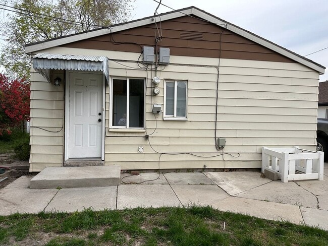 Building Photo - GORGEOUS Duplex in South Salt Lake!!!