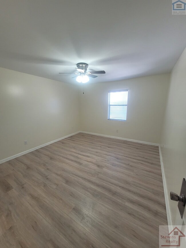 Building Photo - 270 Tampa Dr