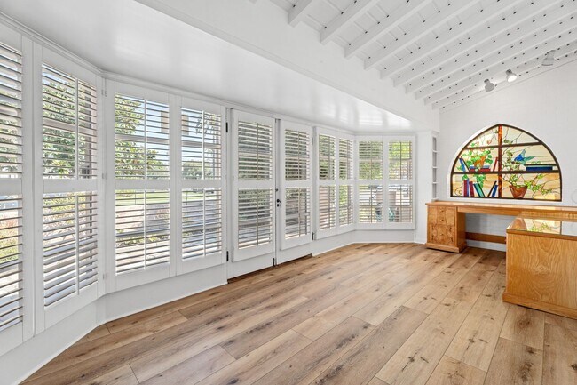 Building Photo - Timeless 1930s Spanish-Style Home with Uni...