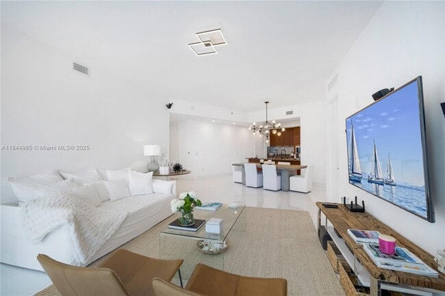Building Photo - 15901 Collins Ave