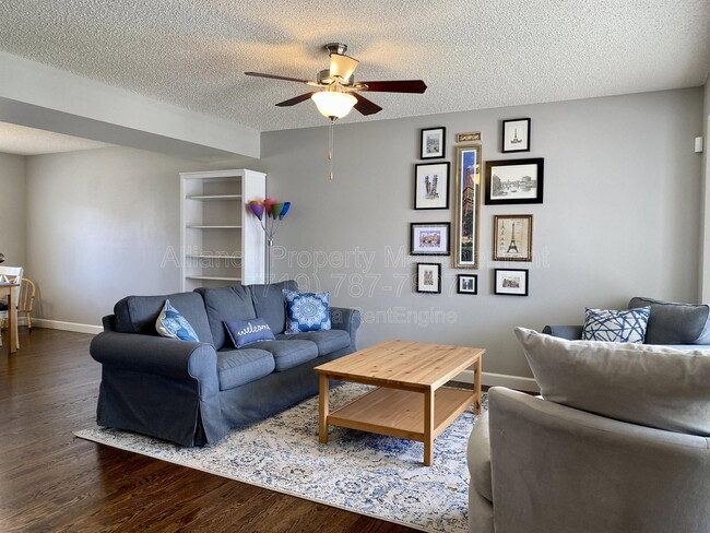 Building Photo - 2825 Dristol Dr