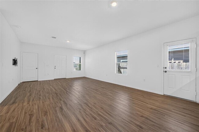 Building Photo - 15608 Spring Hill Ln