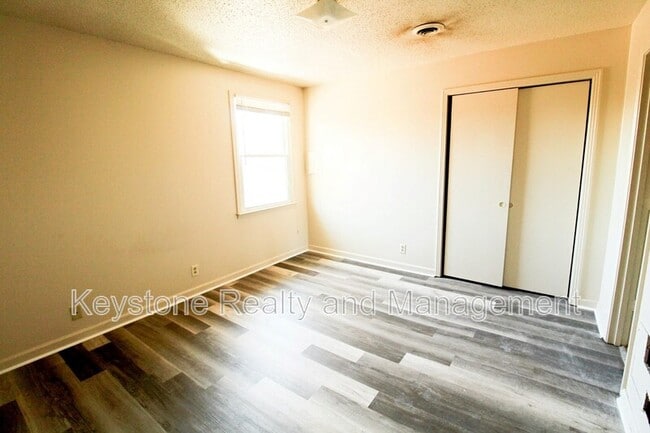 Building Photo - 1600 Paradise Hill Rd