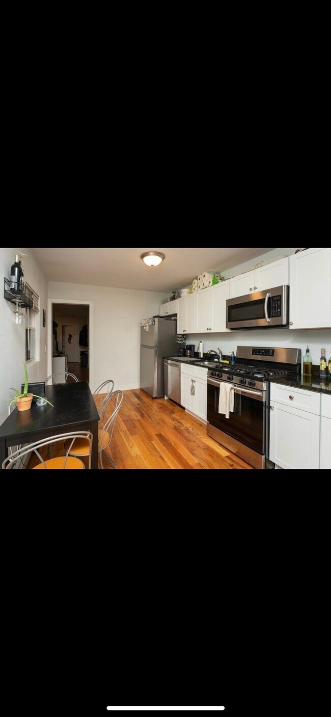 Foto del edificio - 446 W 4th St