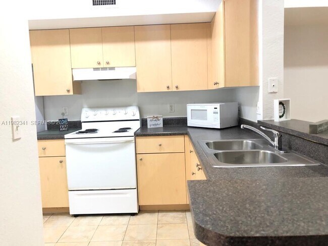 Foto del edificio - 2544 Centergate Dr