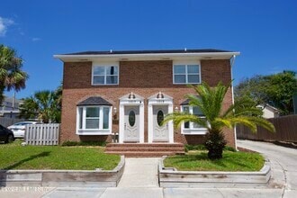Building Photo - 1019 3rd St