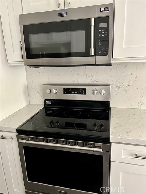 Foto del edificio - 23605 Golden Springs Dr