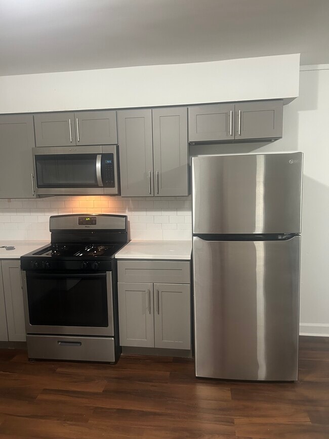 Stainless Steel Appliances - 4234 University St